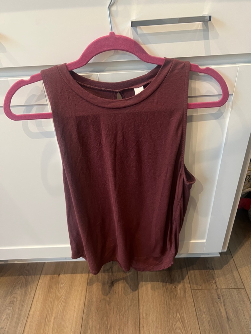 Glyder maroon bow back tank top small